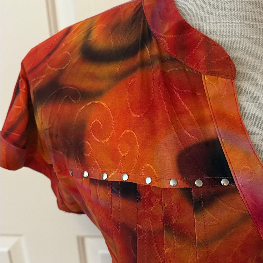 NWOT Cocomo Beautiful Multi-color Blouse Embellished w/Gold Studs & Buttons - M - Picture 12 of 17